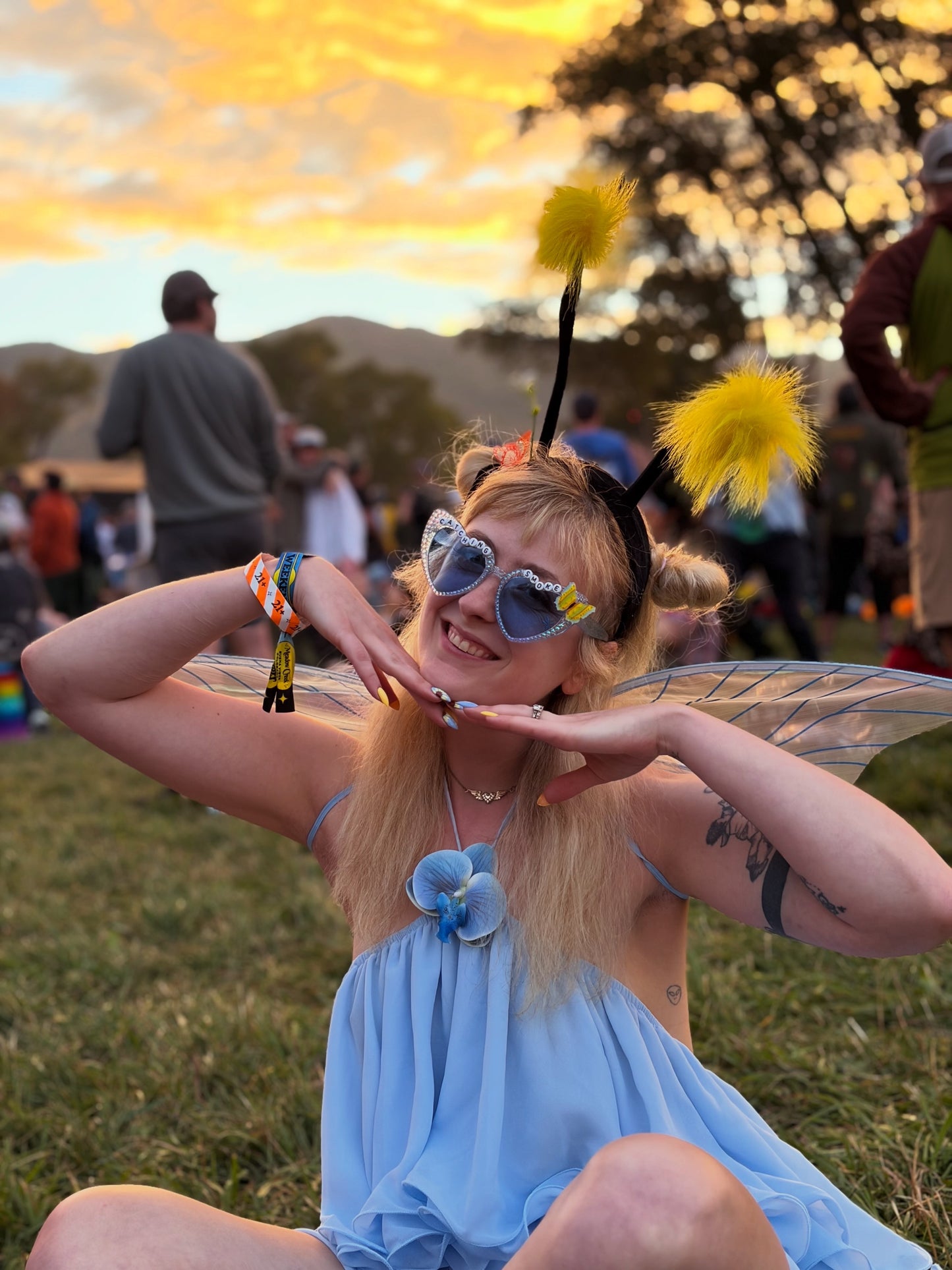King Gizzard & the Lizard Wizard CATCHING SMOKE heart-shaped cat eye sunnies